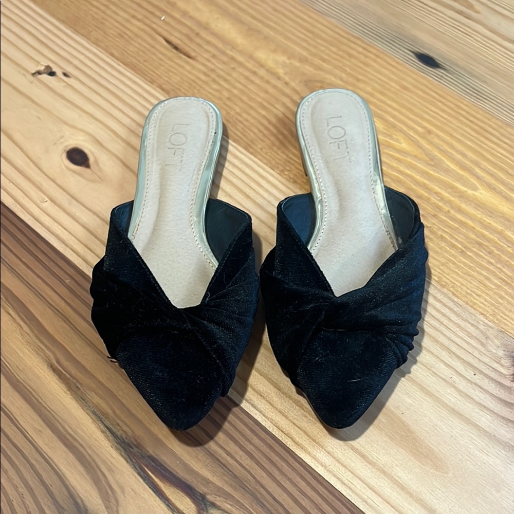 LOFT Black Flats with Pointed Toe and Soft Texture